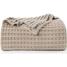 Soft single-size blanket — warm, lightweight and breathable comfort for single beds and everyday use