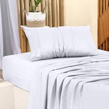 King-size sheet set with fitted sheet, flat sheet and pillowcases — soft, breathable and wrinkle-free luxury bedding
