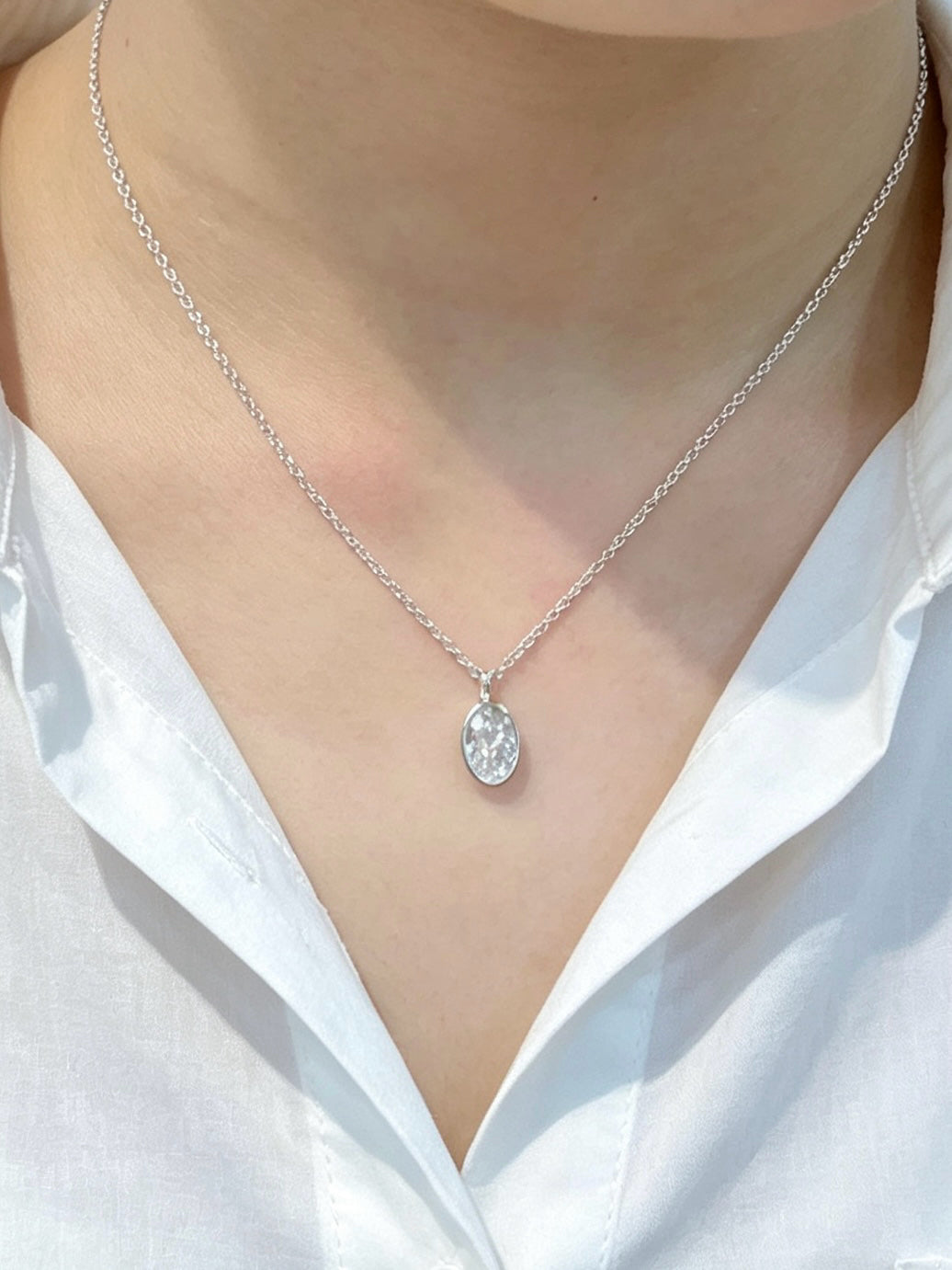 Silver Oval Crystal Pendant Necklace, Sparkling Oval Stone Necklace for Women, Elegant Minimalist Jewelry Gift