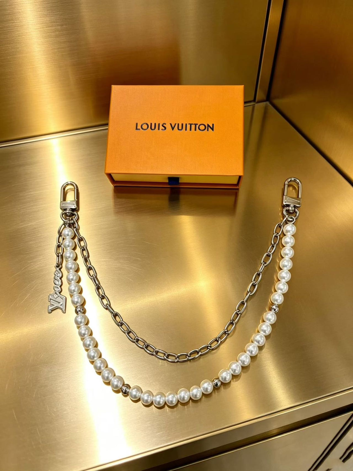 Luxury Pearl Handbag Chain Strap with Gold & Silver Metal Links – Elegant Bag Accessory