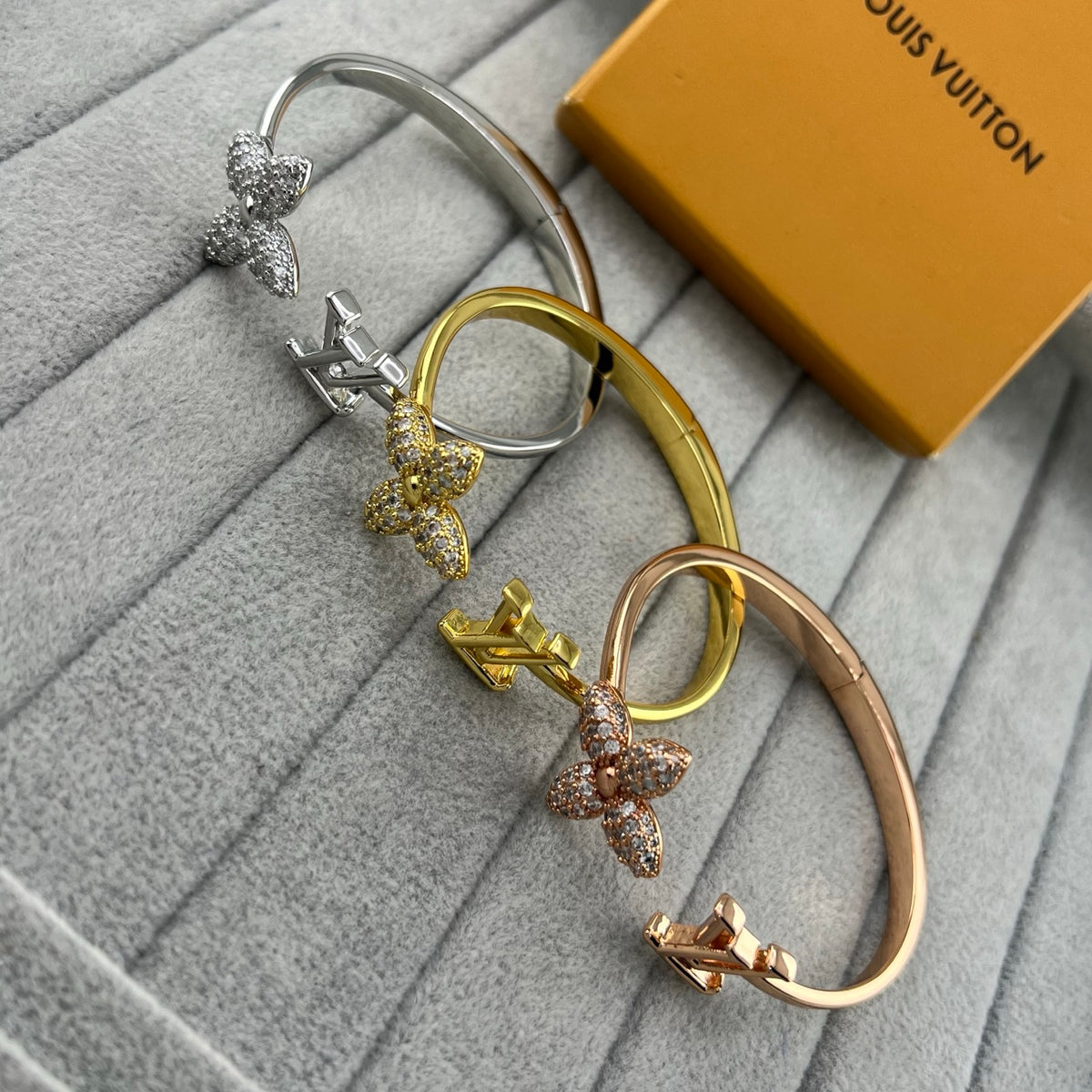 Sparkling Crystal Flower Bangle Bracelet for Women