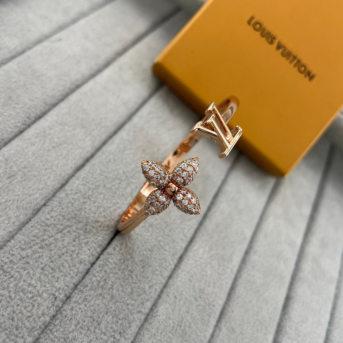 Sparkling Crystal Flower Bangle Bracelet for Women